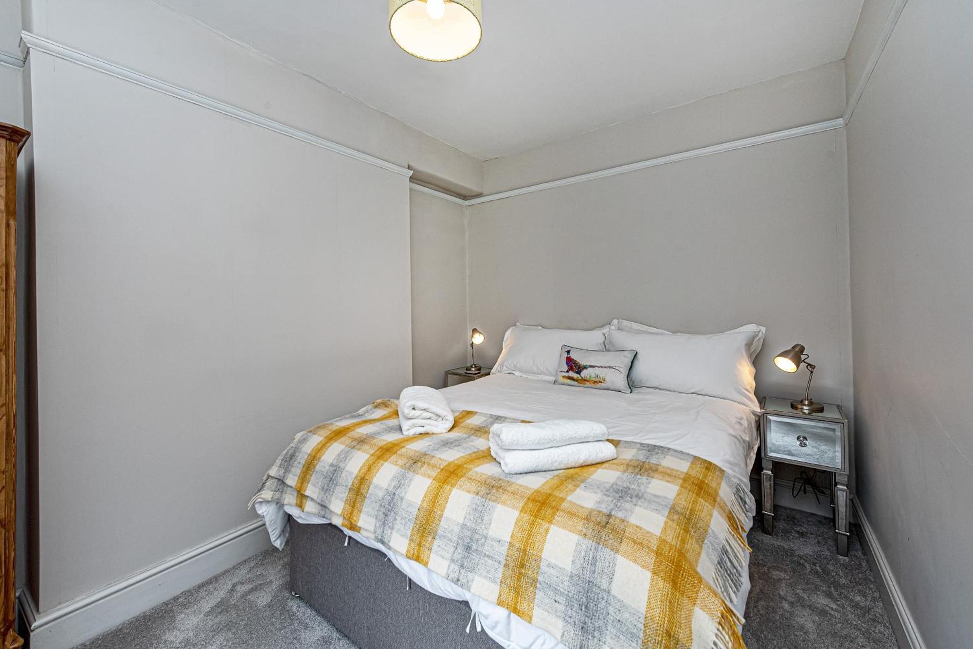 הוילה דולגלאו Character Townhouse In Town Centre & Superb Views מראה חיצוני תמונה